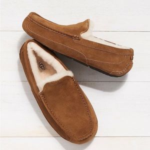 UGG Ascot Suede Moc-Toe Slipper NWOT Men’s 9
